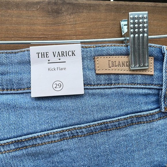 NWT BlankNYC The Varick Kick Flare jeans, medium wash, size 29in waist - Picture 10 of 14
